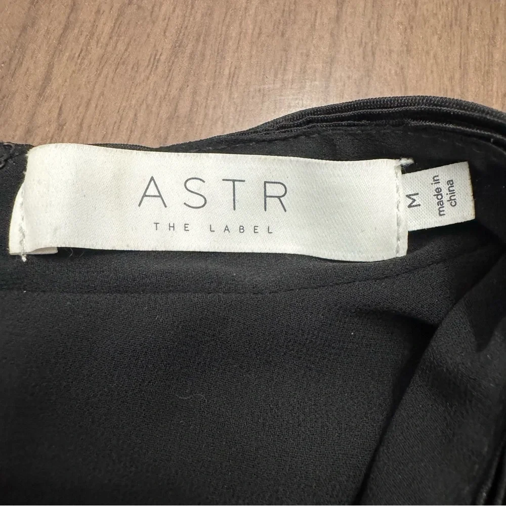 ASTR The Label Medium‎ Black Top Blouse Long Sleeve Pleated Boho Chic Whimsigoth